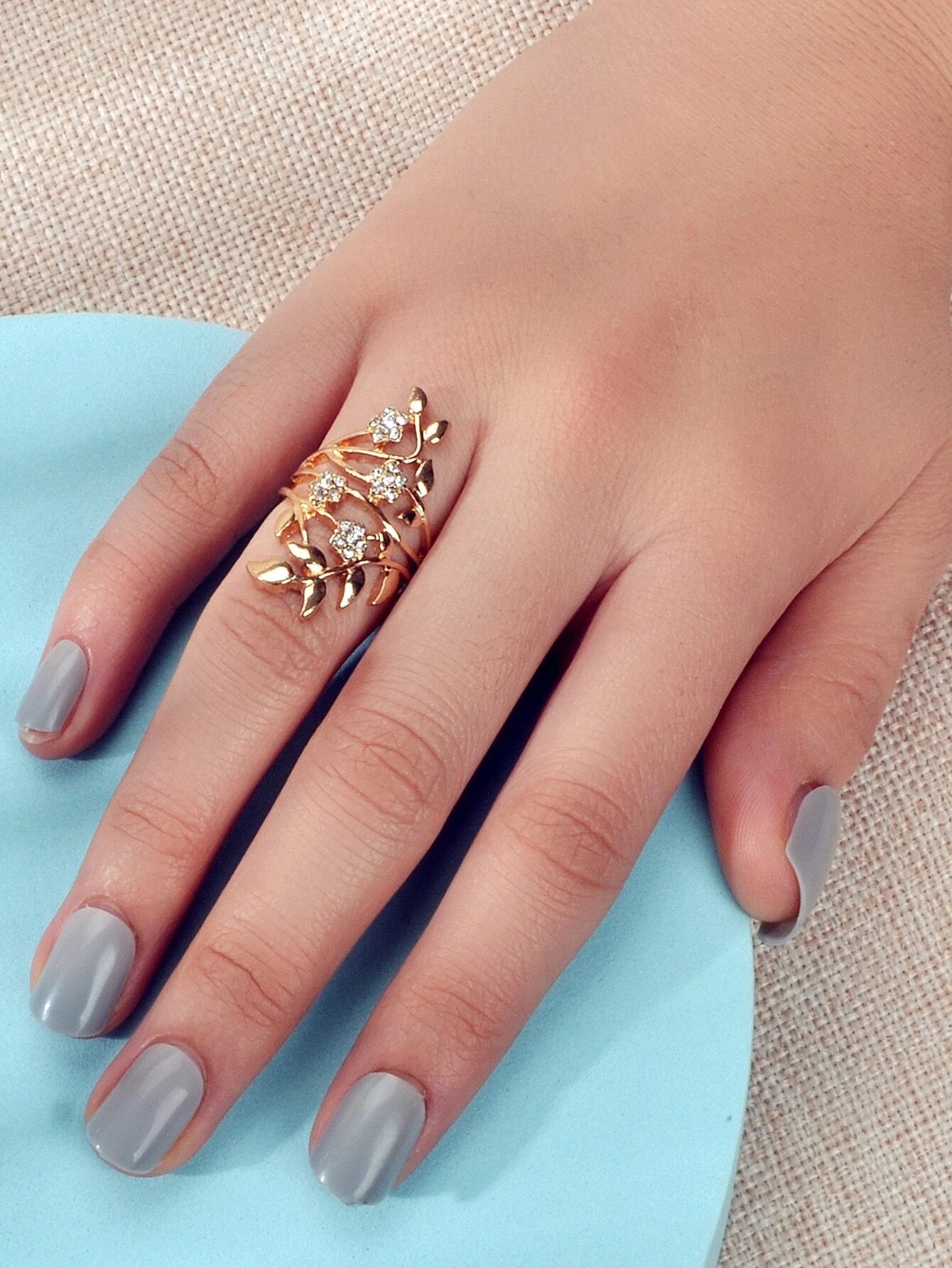 Luxurious Rhinestone Decor Silver Hollow Flower Leaf Finger Engagement Gift Ring