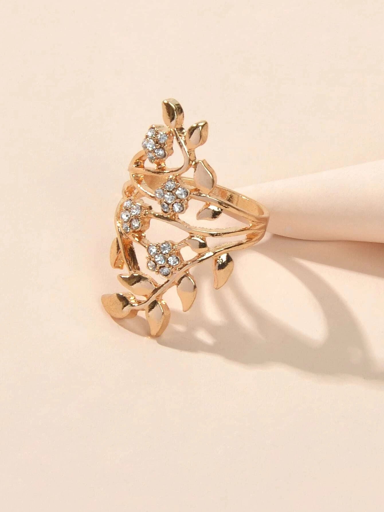 Luxurious Rhinestone Decor Silver Hollow Flower Leaf Finger Engagement Gift Ring