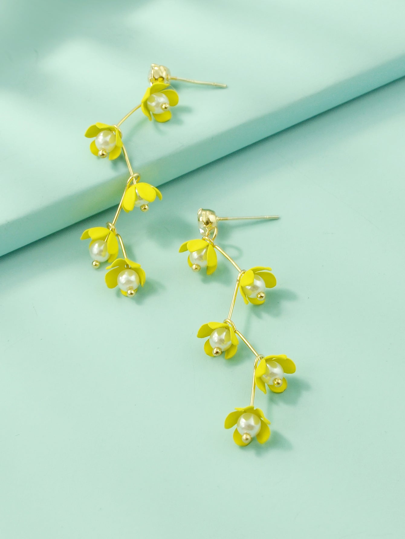 Exquisite Pearl Yellow Flower Dangle Pendant Earrings for Women Trendy Jewellery