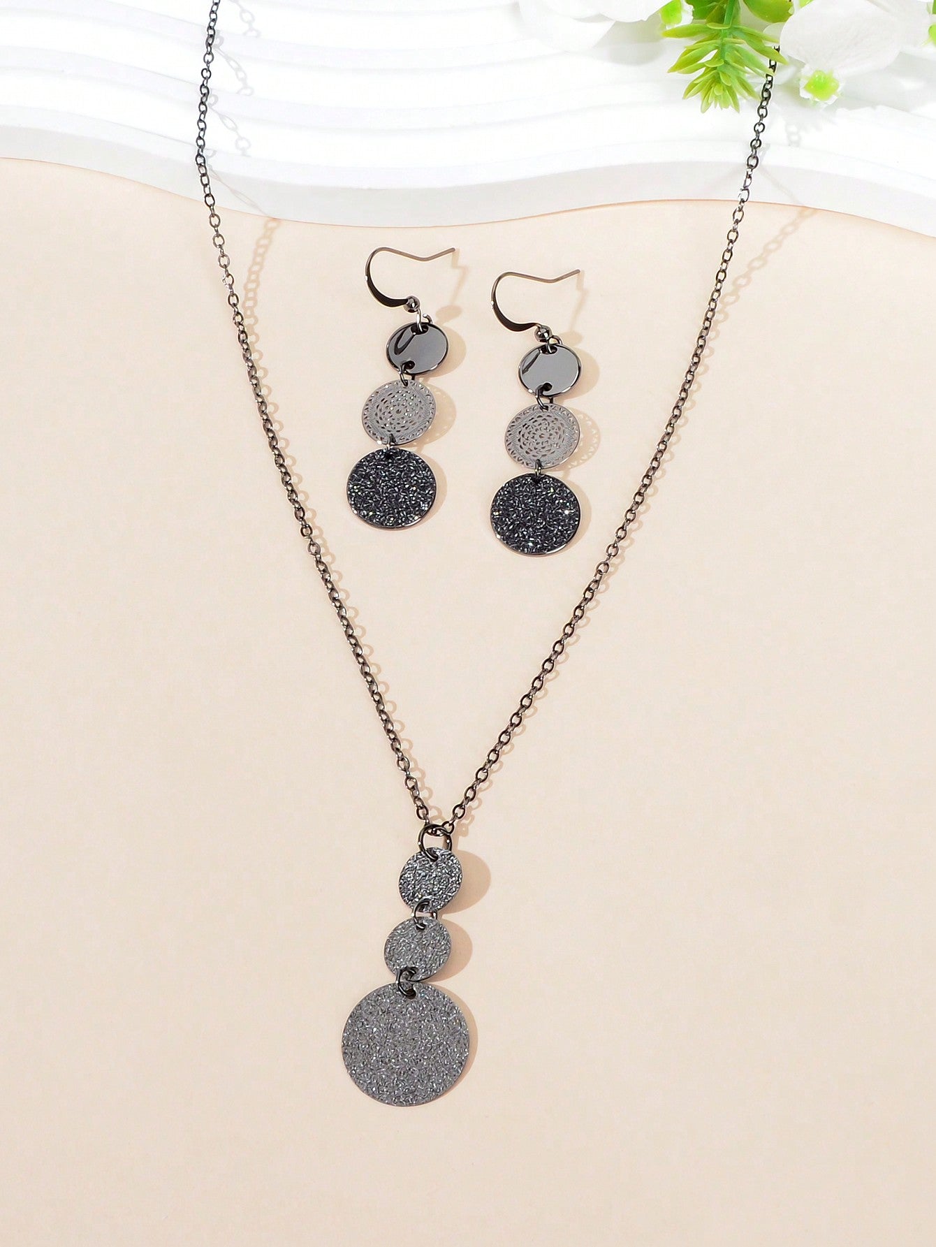 Long Chain Necklace with Black Circular Pendant Earrings Set - Stylish Accessory