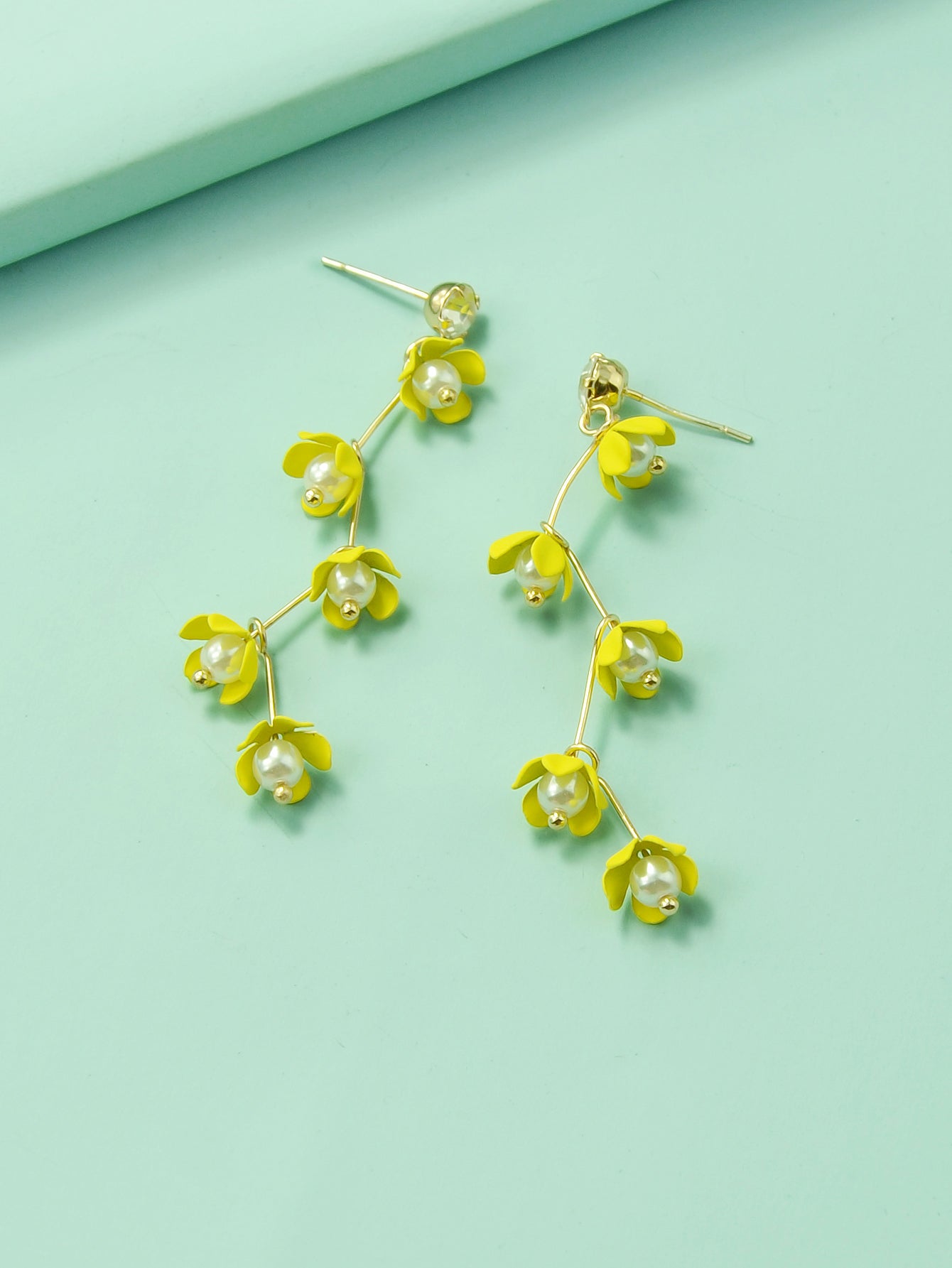 Exquisite Pearl Yellow Flower Dangle Pendant Earrings for Women Trendy Jewellery