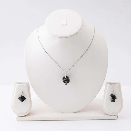 Handcrafted Set of Onyx in its Natural form in Silver 925