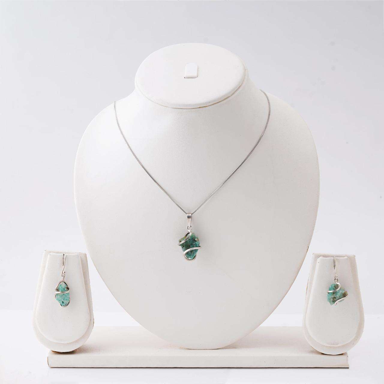 Handmade Set of Raw Emerald in its Natural form in Italian Silver